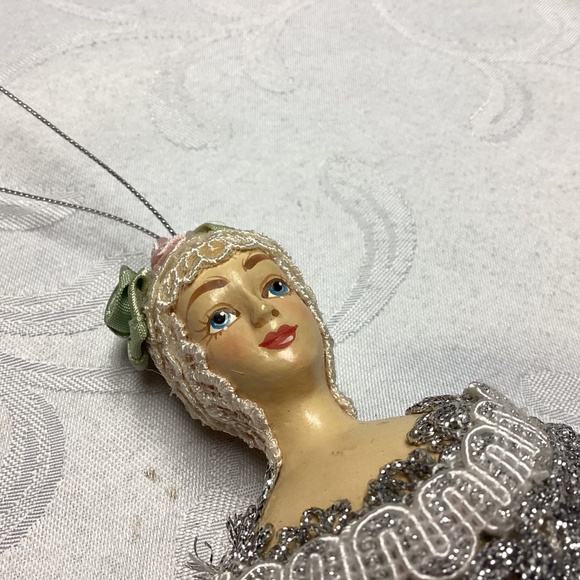 Ladies with Elegance VICTORIAN LADY. MUST SEE - Picture 5 of 9